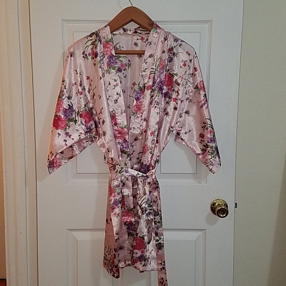 Eplaza Other - NWOT Floral Kimono Robe